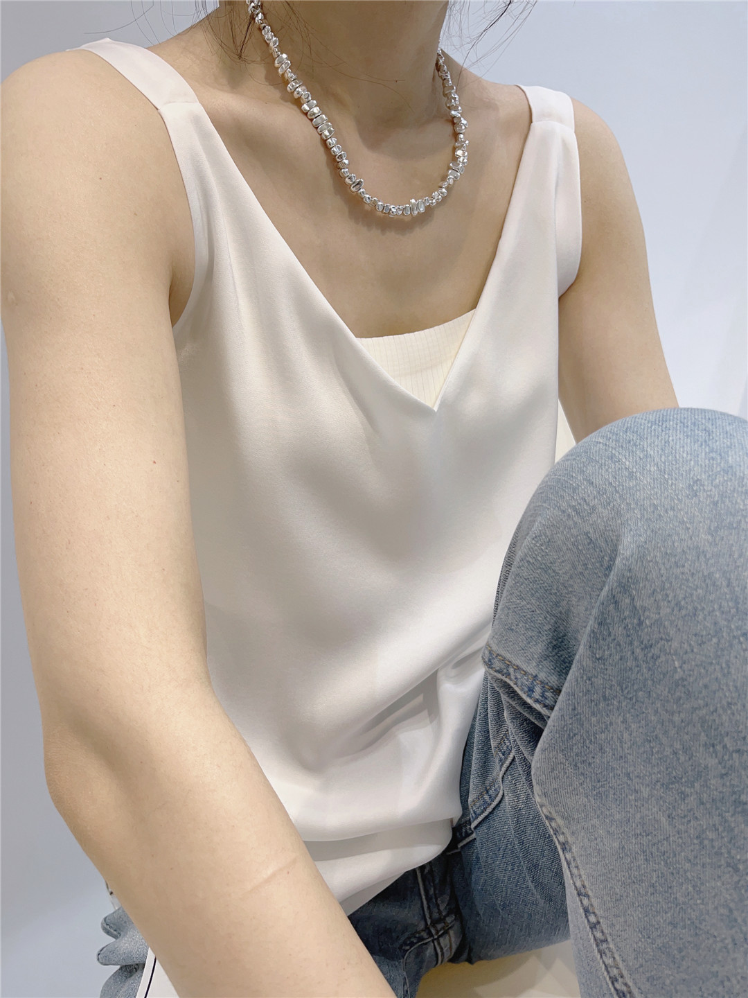 2023年色彩鲜艳风格千城女装多巴胺穿搭