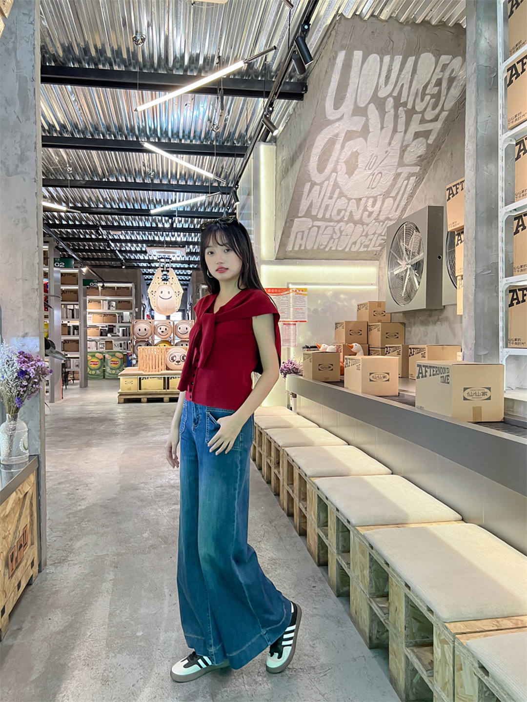 大连市中山区胜利广场千城女时装连锁店.jpg