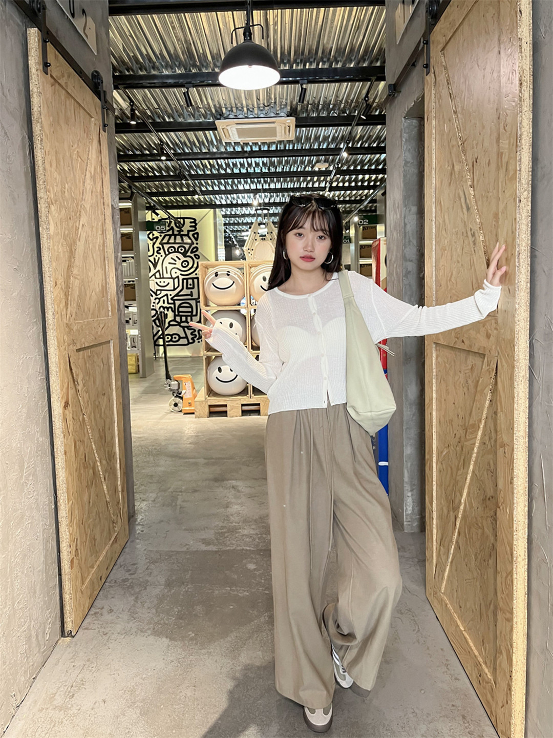 大连市中山区胜利广场千城女时装连锁店.jpg