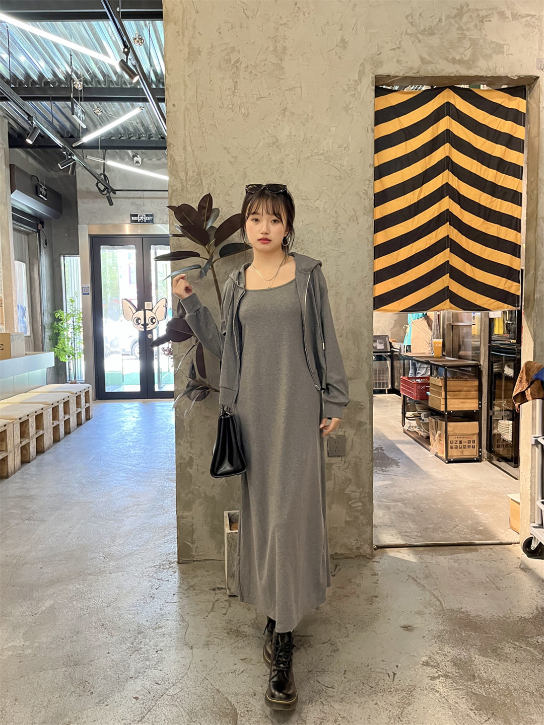 大连市中山区胜利广场千城女时装连锁店.jpg