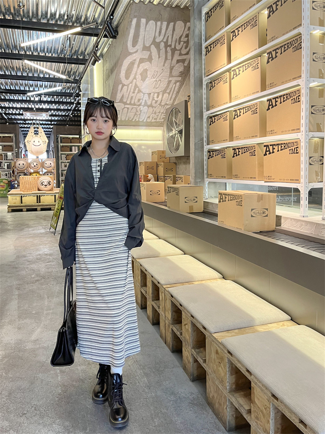 大连市中山区胜利广场千城女时装连锁店.jpg