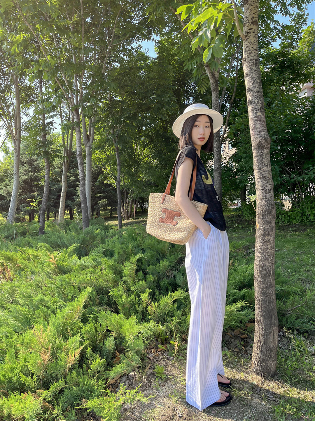 松江鹿都国际商业广场WHITEMOON白月女装