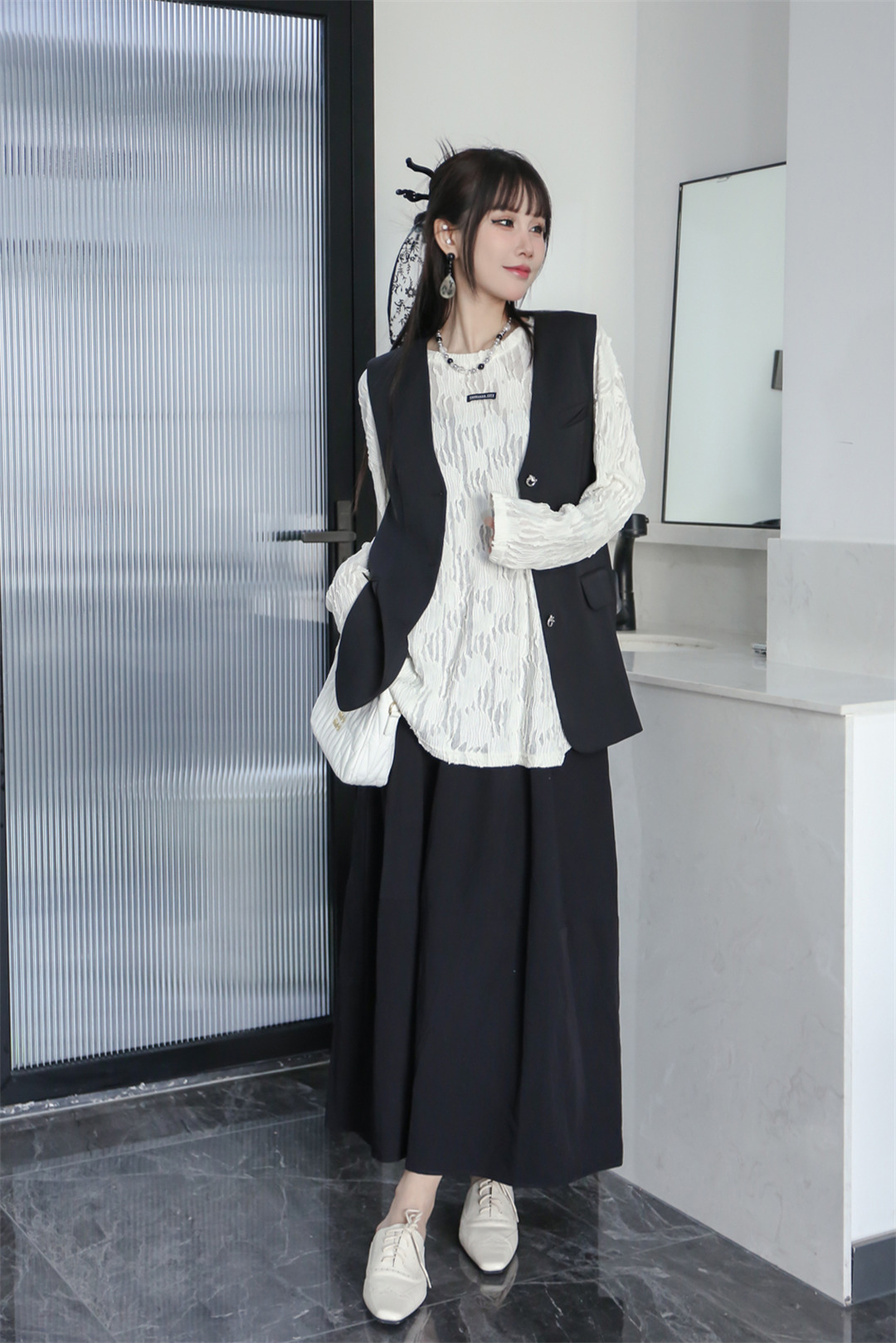 探索四月最新活力千城时尚女装穿搭趋势