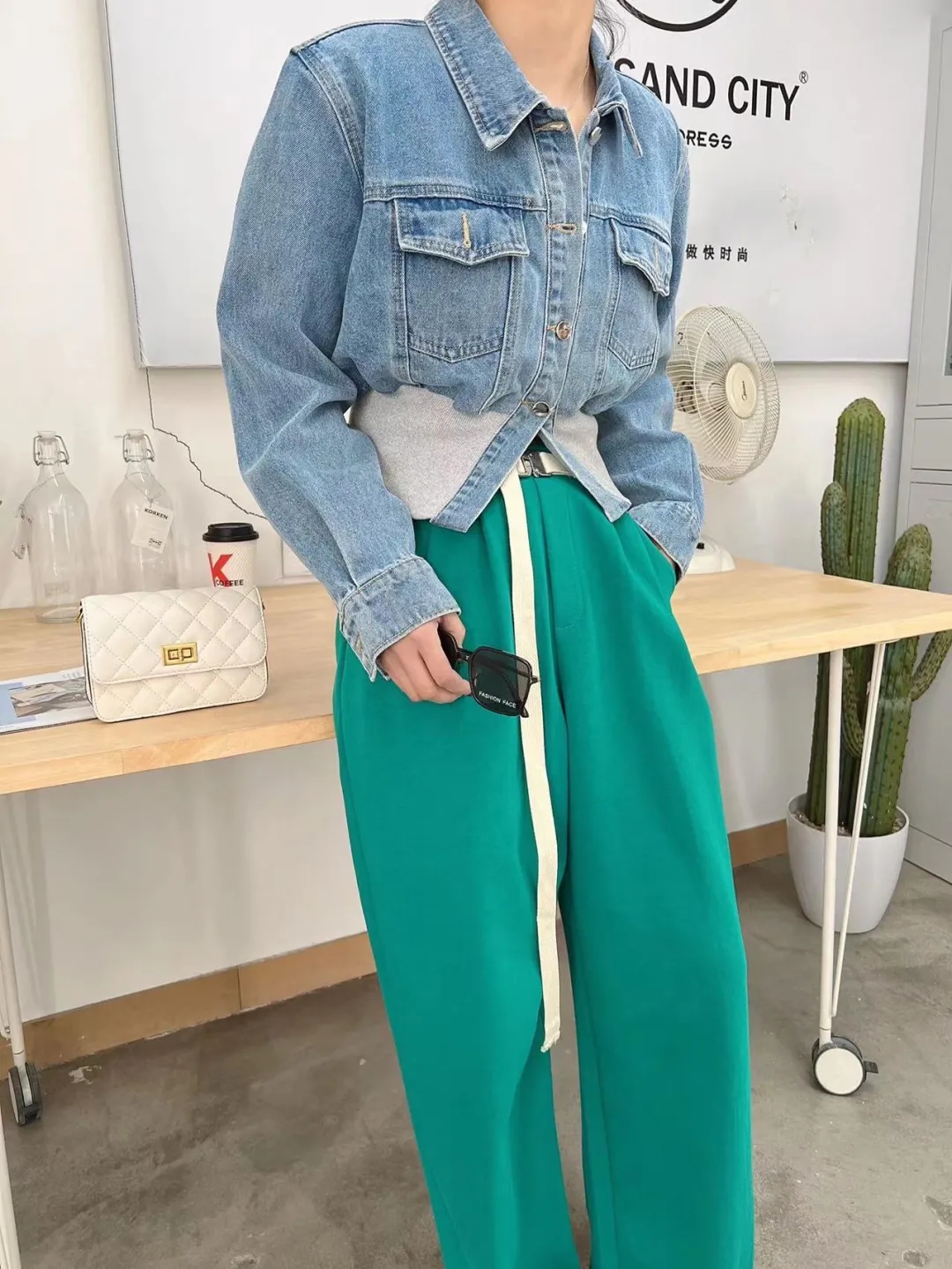 2022年早春系列新品时尚女装花样清新 别致新颖让你诗意盎然！