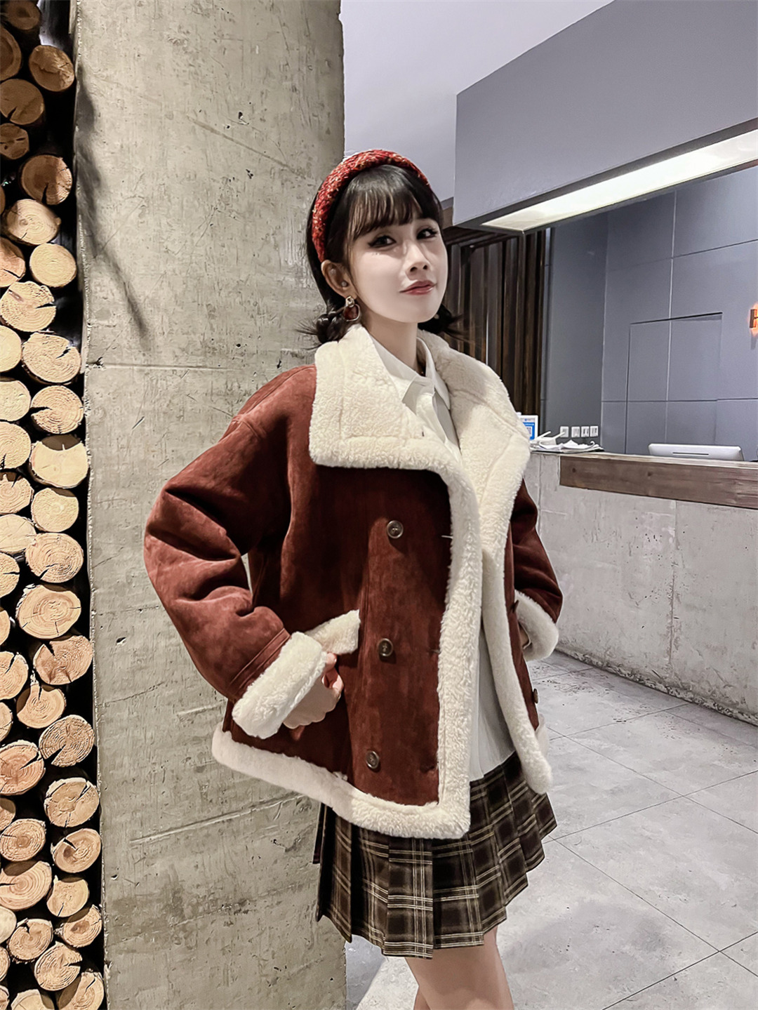 千城女装走秀展现都市女性的优雅与魅力