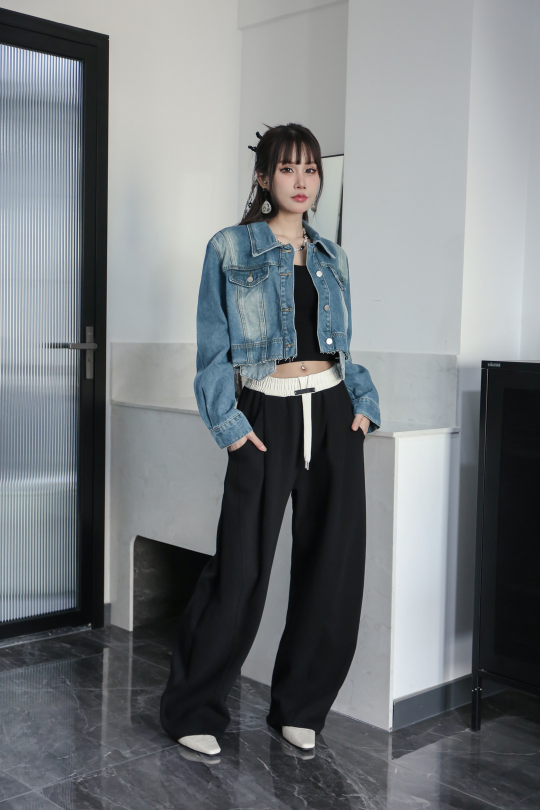 探索四月最新活力千城时尚女装穿搭趋势