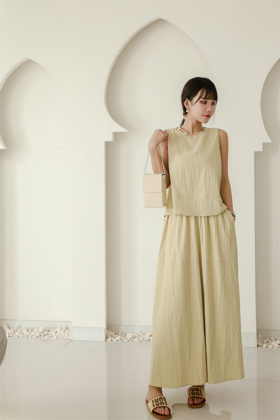 保定市莲池区青年路步行街时尚千城女装店