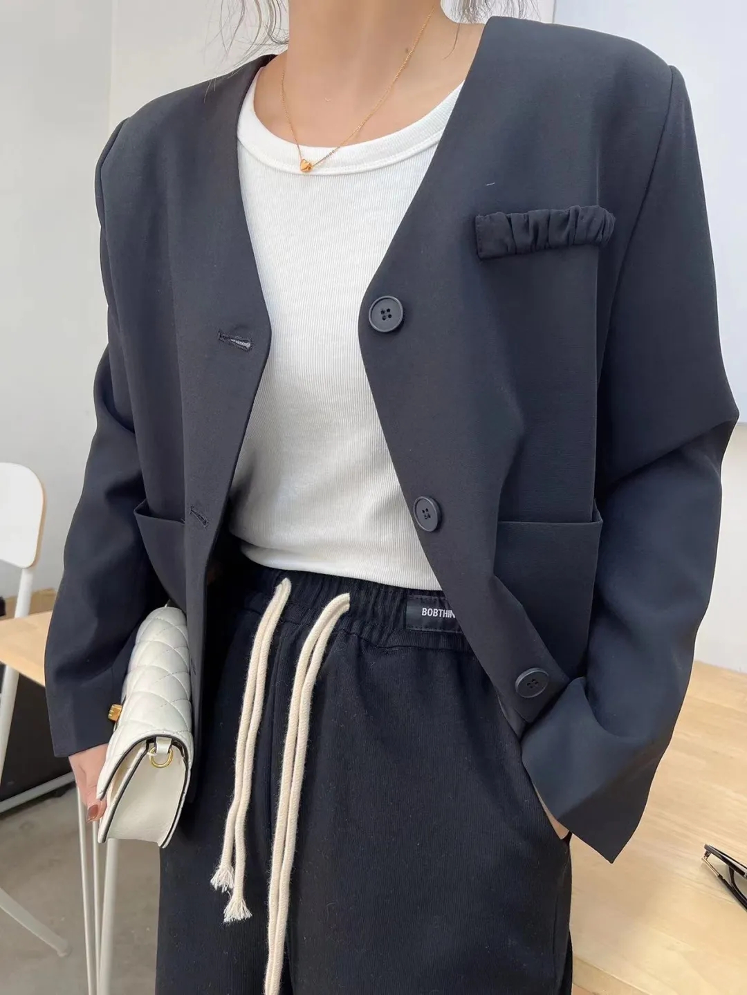 2022年早春系列新品时尚女装花样清新 别致新颖让你诗意盎然！