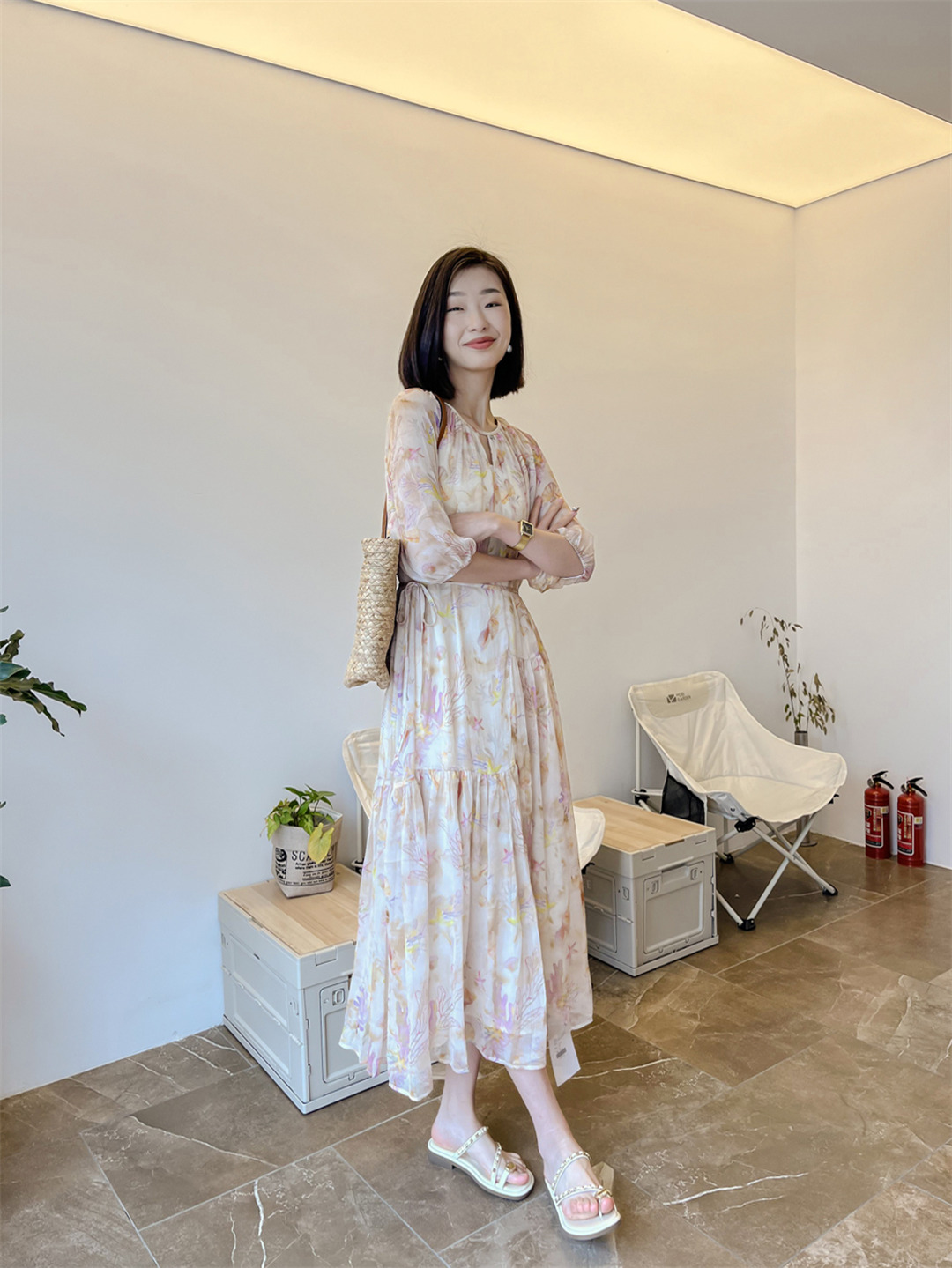 保定市竞秀区万达广场步行街白月品牌女装店