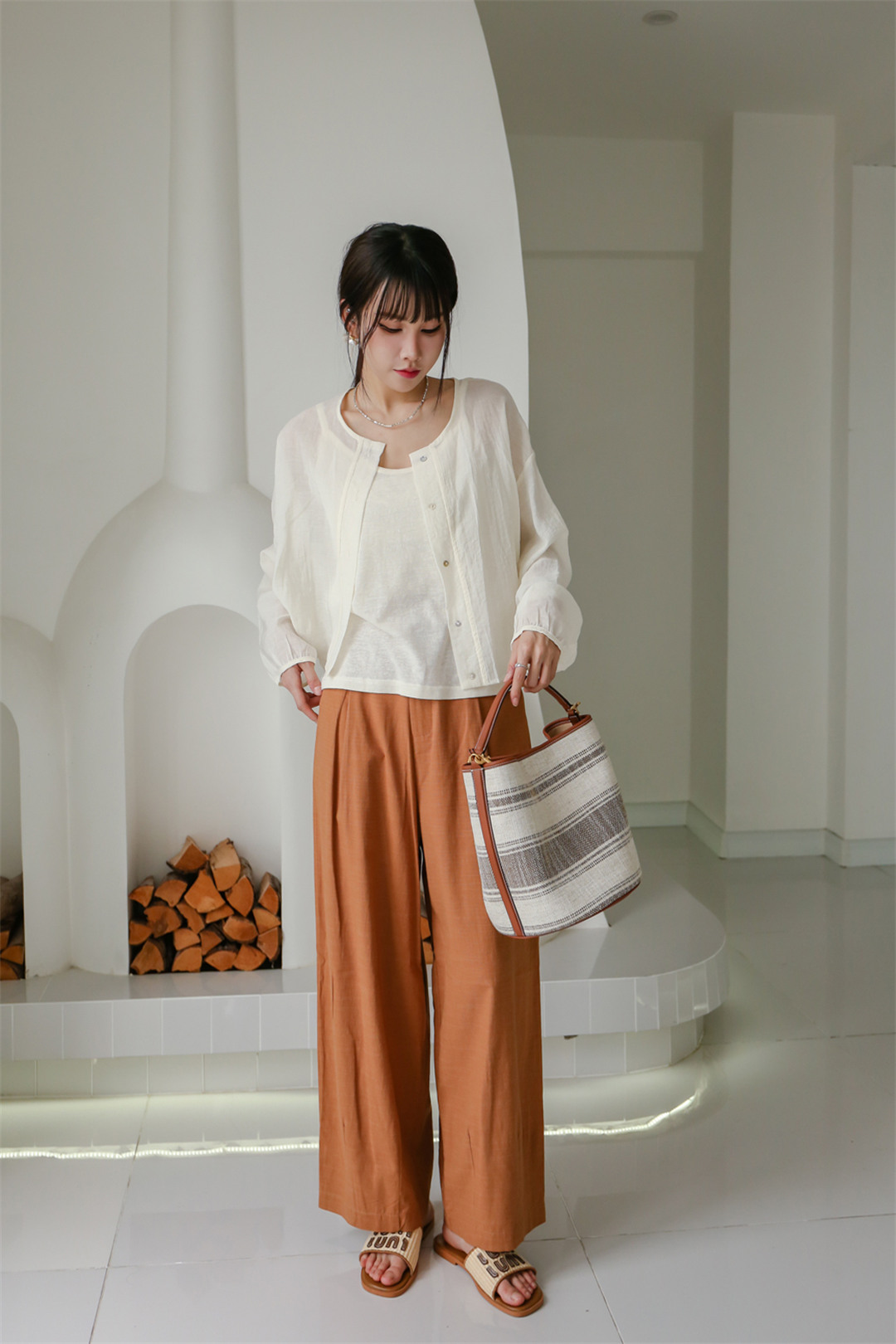 保定市莲池区青年路步行街时尚千城女装店