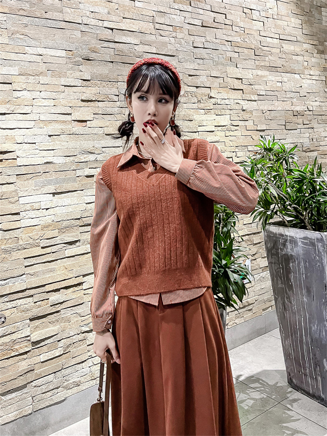 千城女装走秀展现都市女性的优雅与魅力