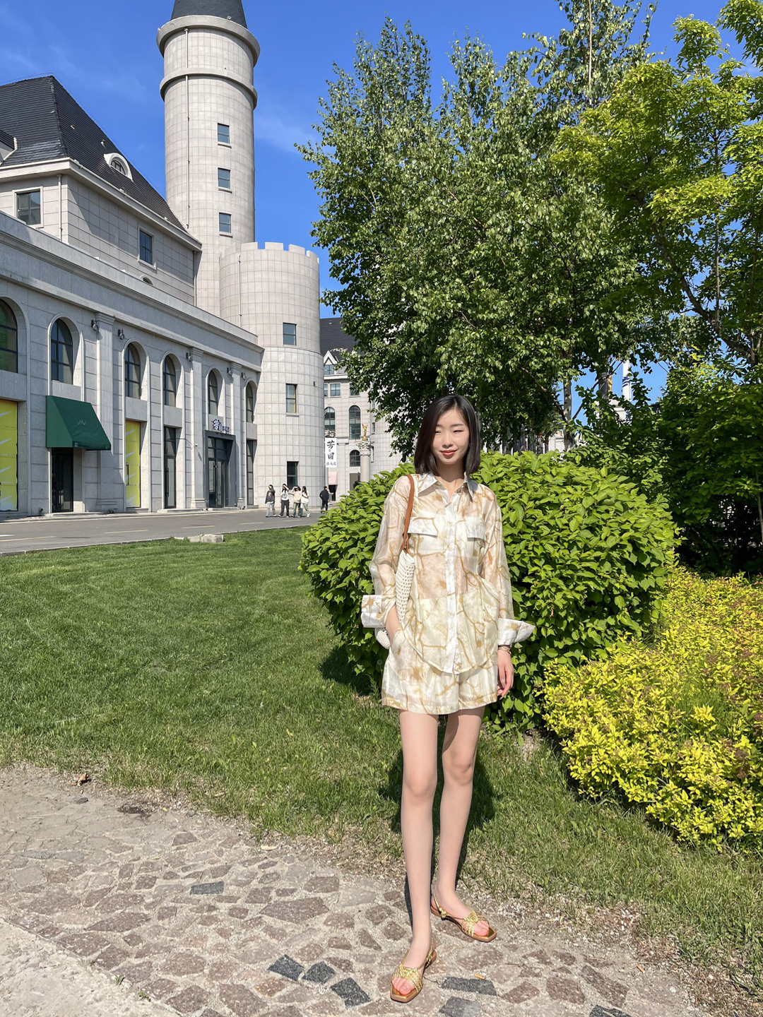 松江鹿都国际商业广场WHITEMOON白月女装