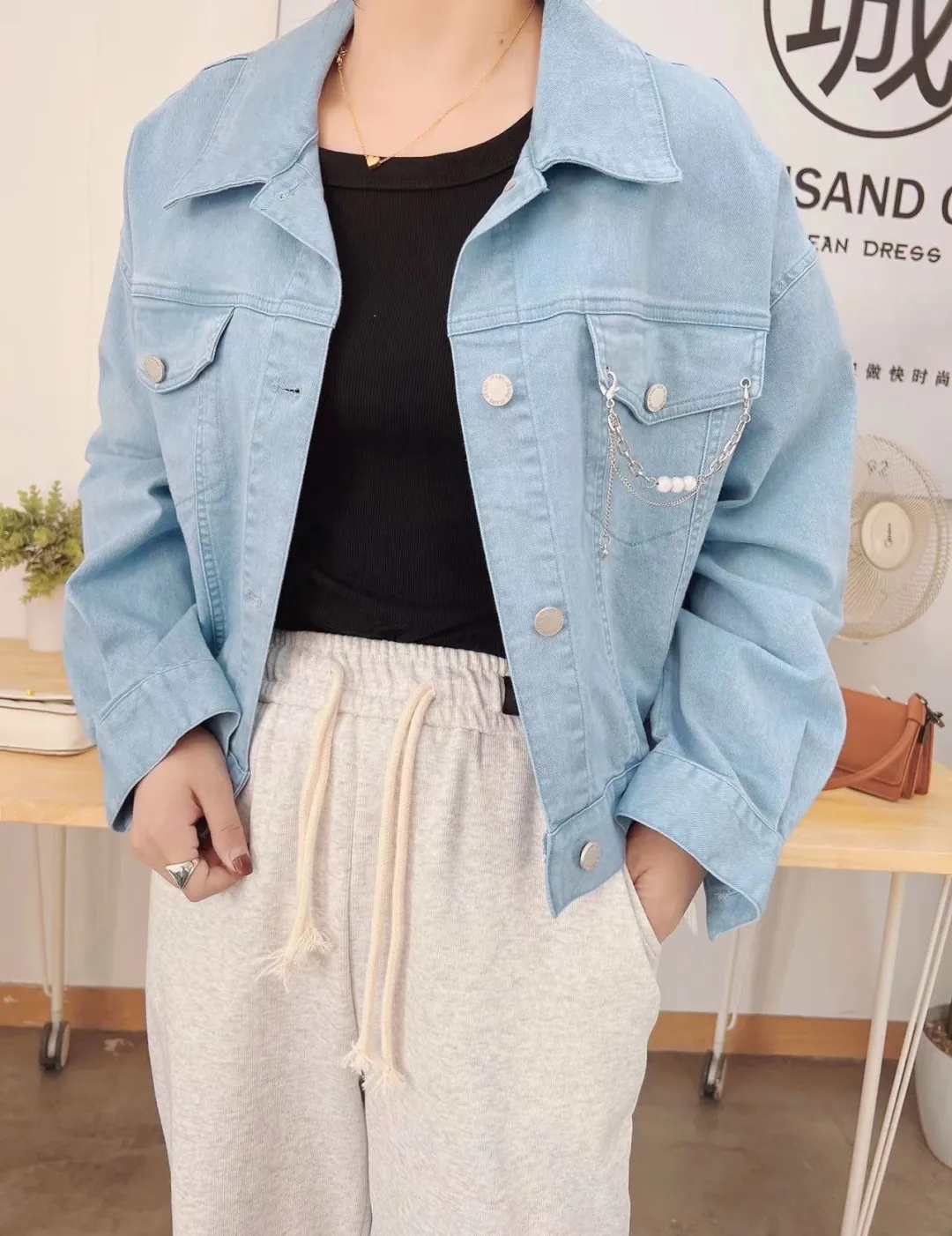 2022年早春系列新品时尚女装花样清新 别致新颖让你诗意盎然！