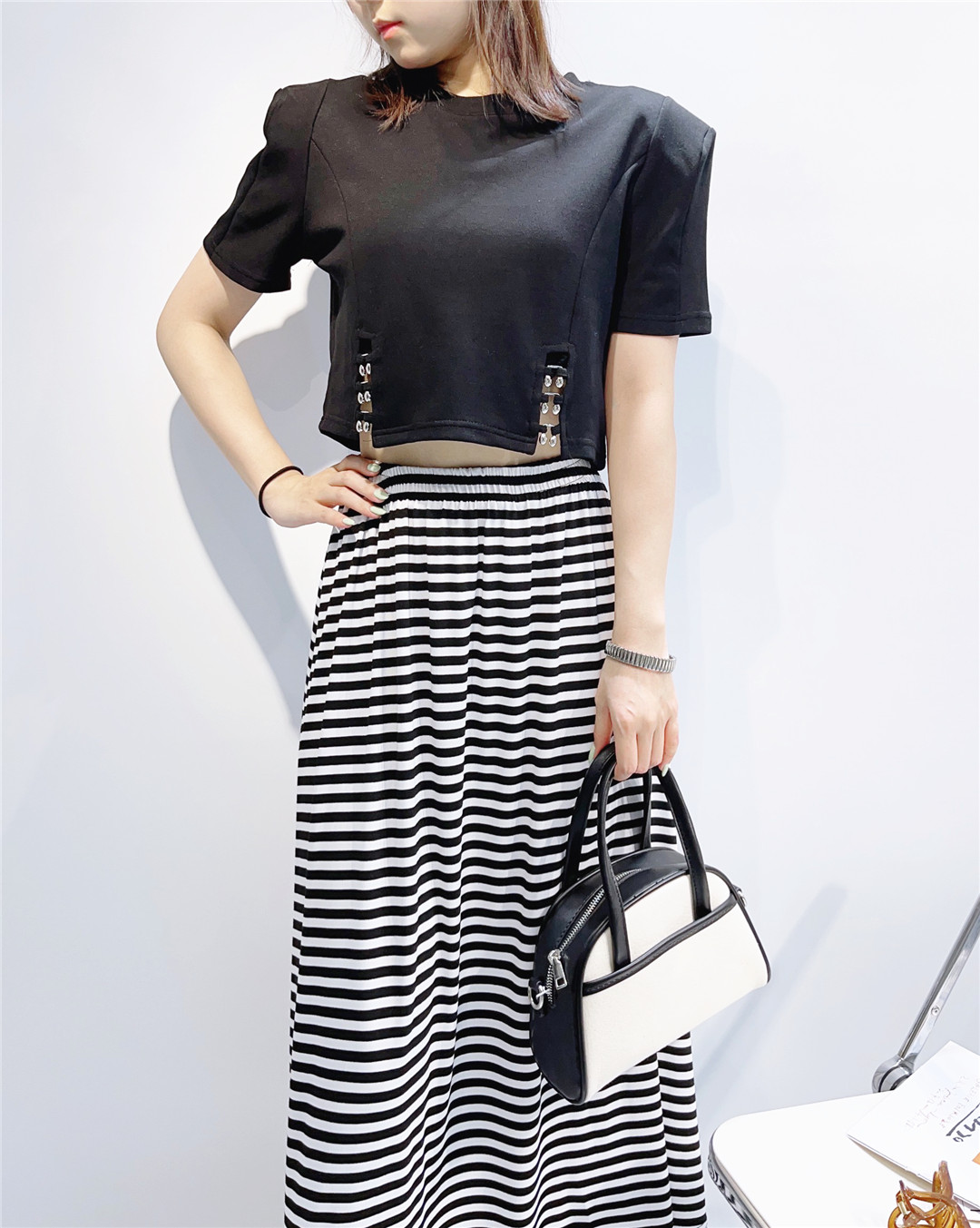 千城品牌时尚女装夏季新款展现独特魅力