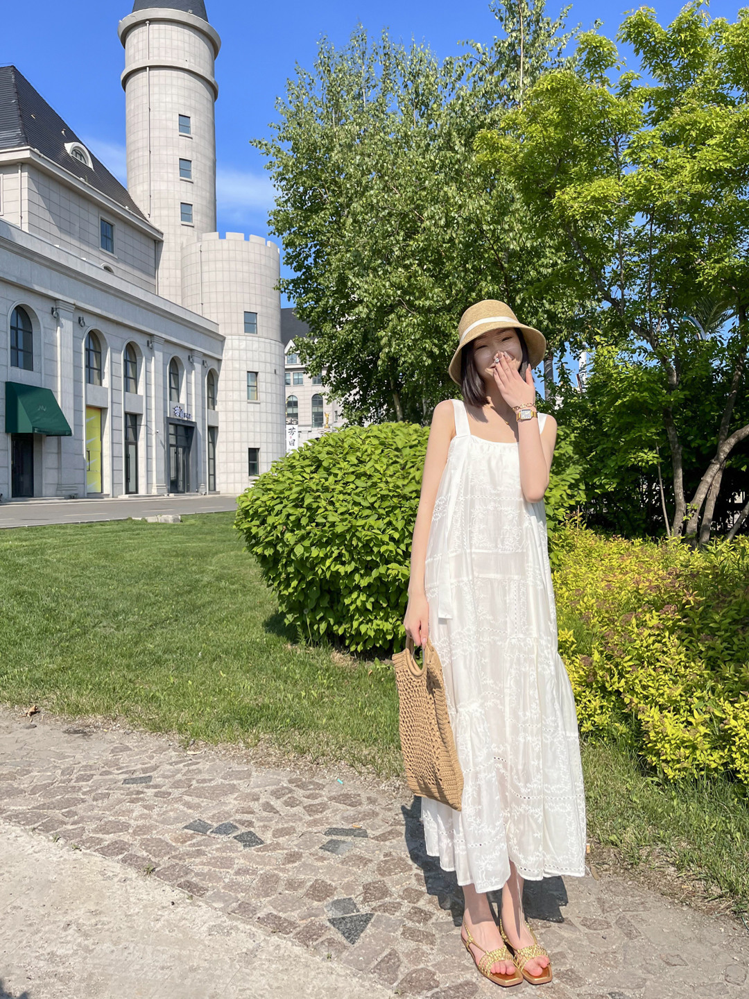 松江鹿都国际商业广场WHITEMOON白月女装