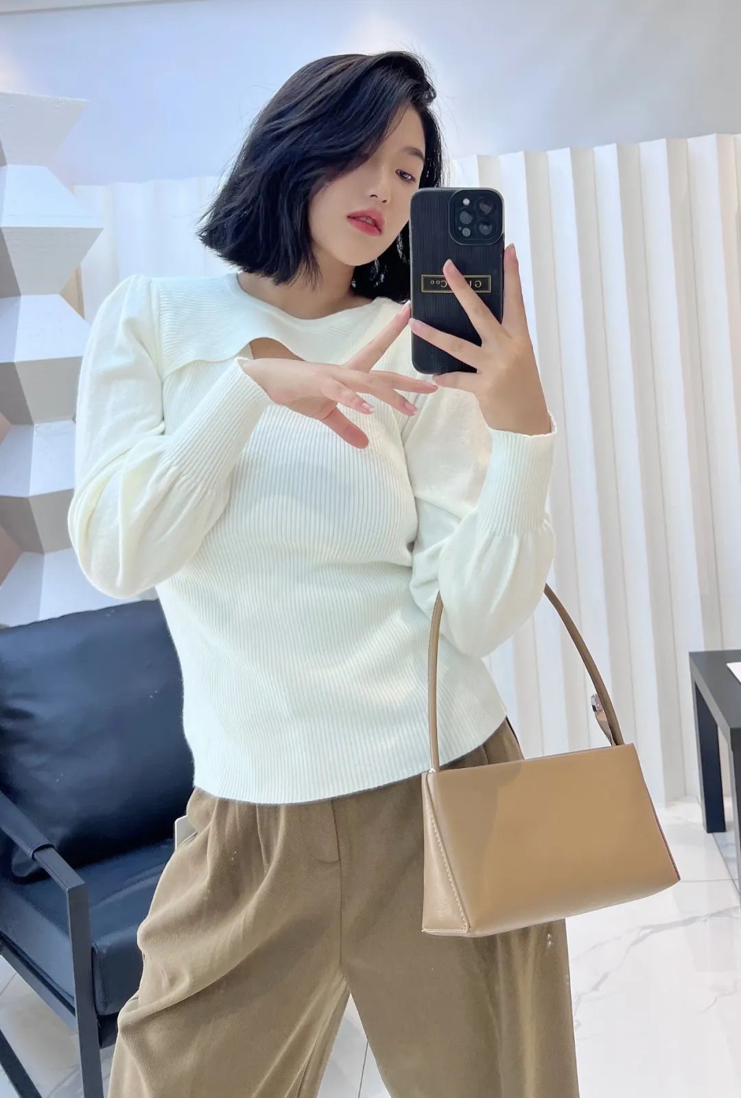 立冬小阳春般的室内长袖轻暧打底衫与柔软亲肤毛织衫穿搭