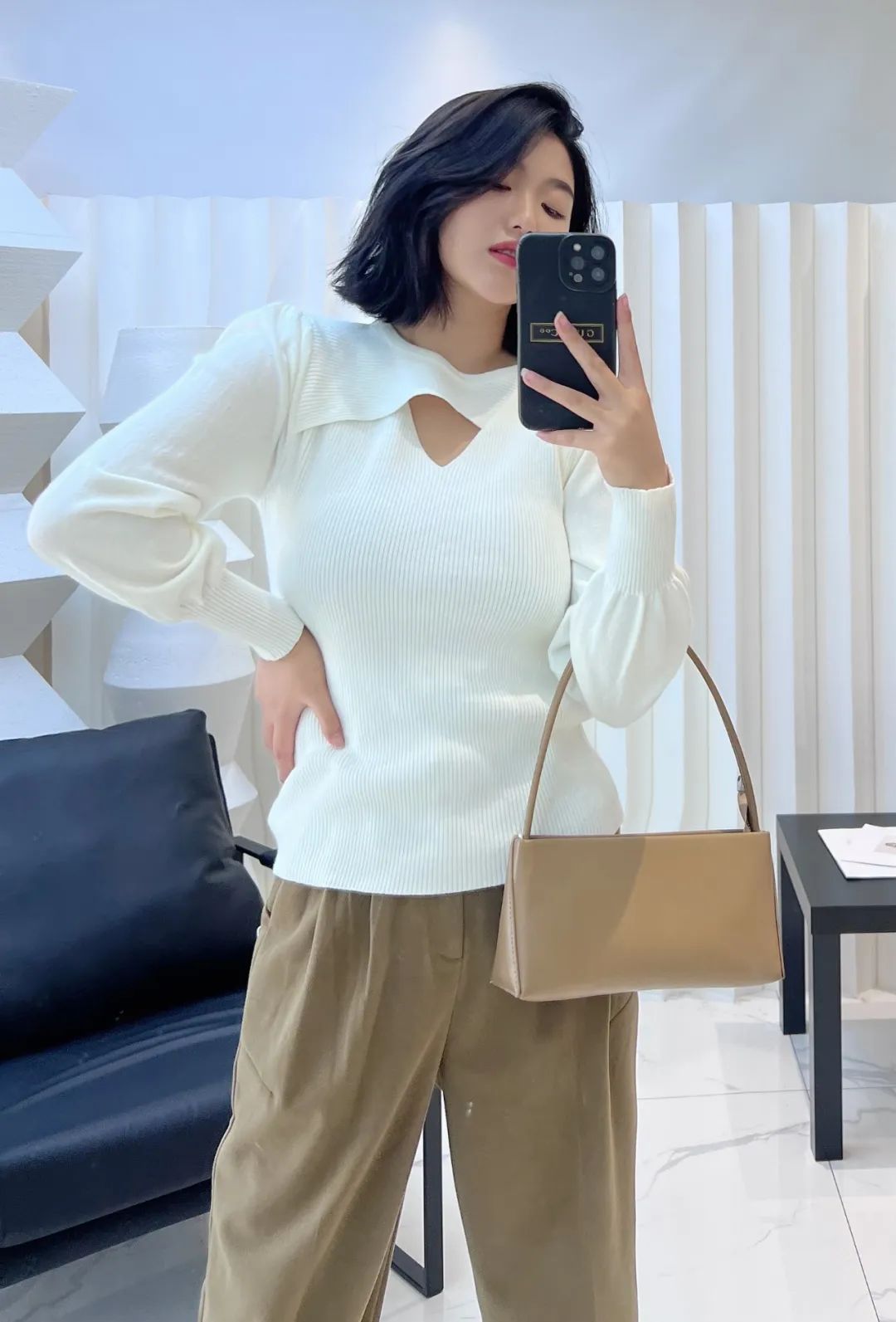 立冬小阳春般的室内长袖轻暧打底衫与柔软亲肤毛织衫穿搭