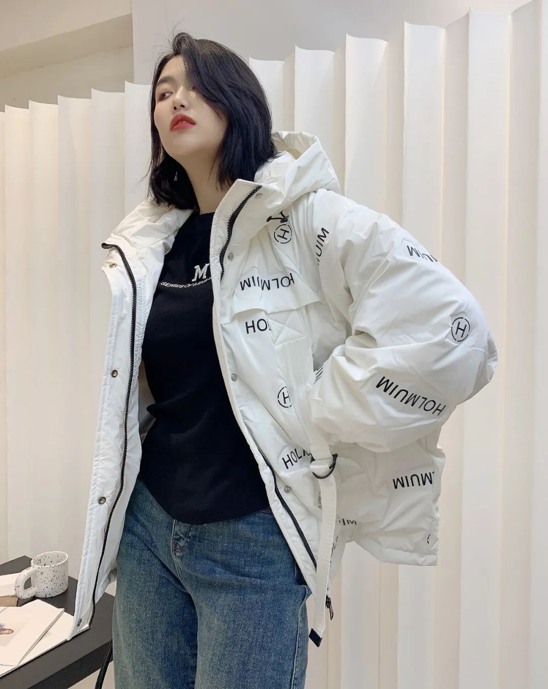 立冬穿搭时尚女神需要潮流设计的新款羽绒服内搭轻柔温暧的新款打底衫保暧