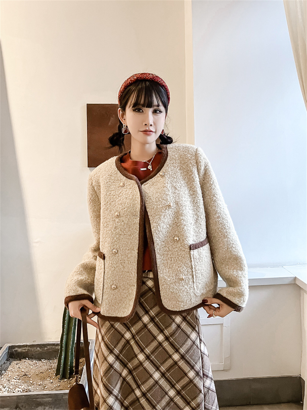 千城女装走秀展现都市女性的优雅与魅力