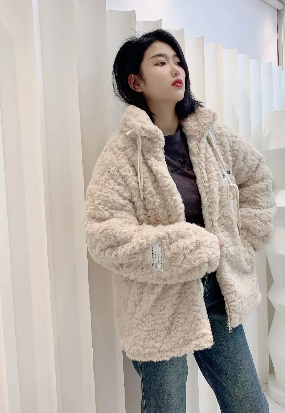 立冬穿搭时尚女神需要潮流设计的新款羽绒服内搭轻柔温暧的新款打底衫保暧