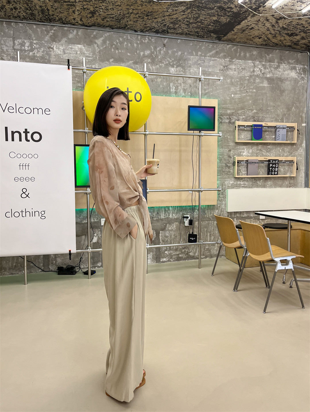 沈阳市沈河区文化路万达广场白月女装店