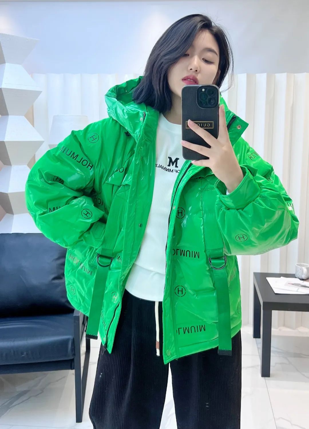 立冬穿搭时尚女神需要潮流设计的新款羽绒服内搭轻柔温暧的新款打底衫保暧