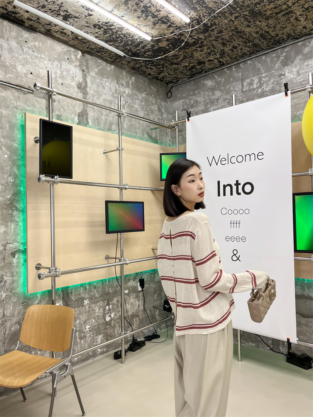 沈阳市沈河区文化路万达广场白月女装店