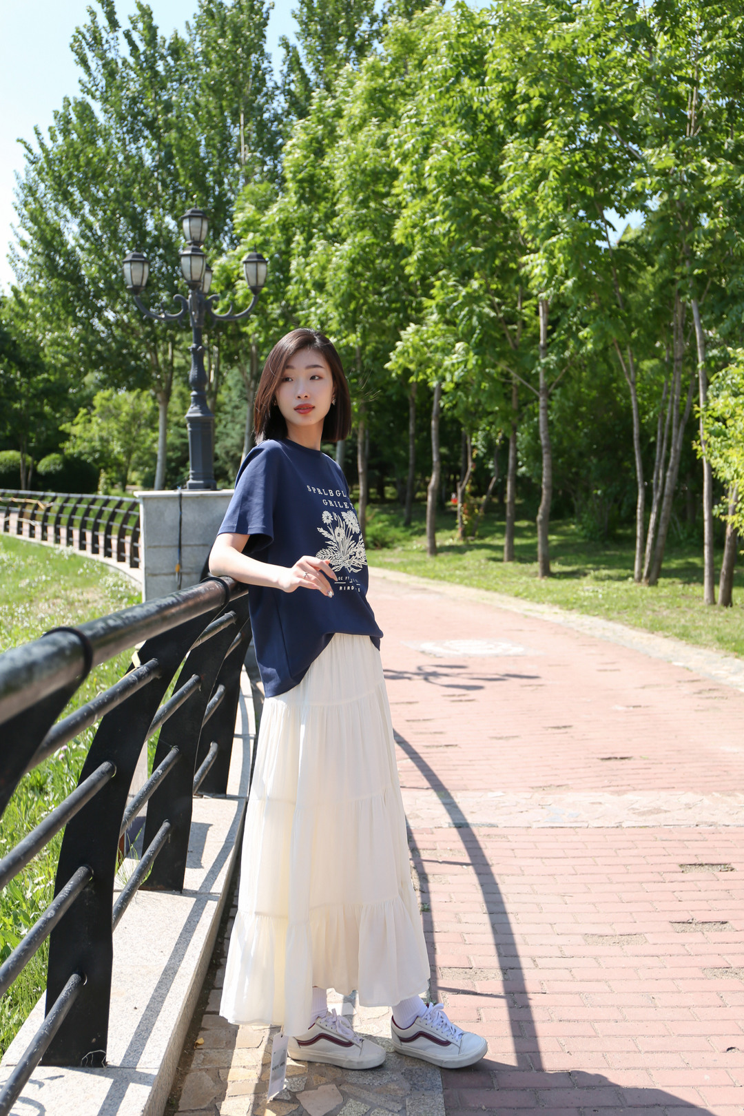 松江鹿都国际商业广场WHITEMOON白月女装