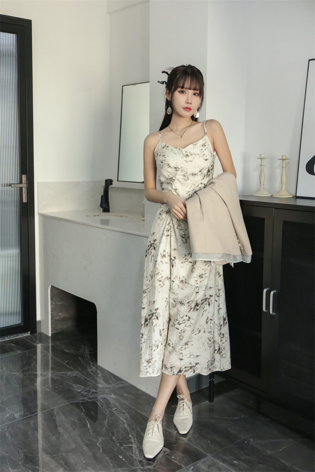 探索四月最新活力千城时尚女装穿搭趋势