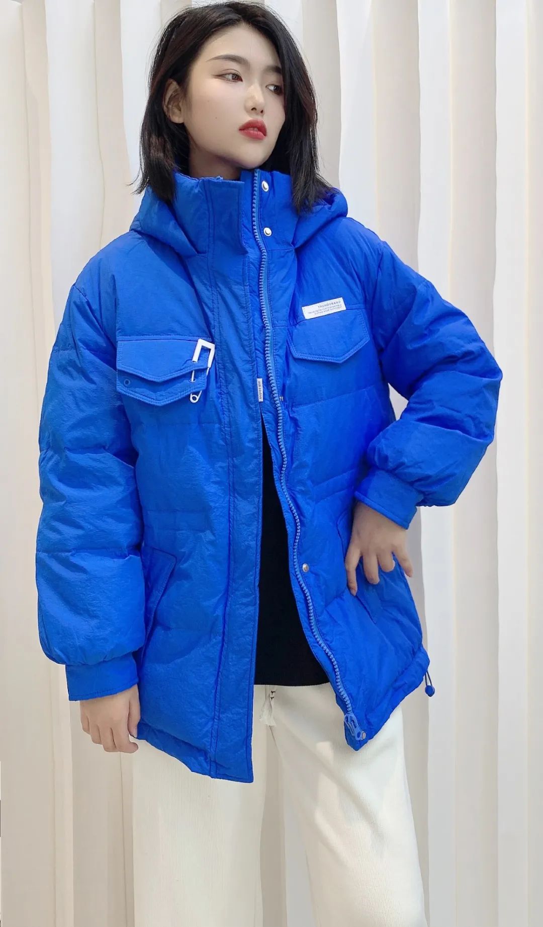 立冬穿搭时尚女神需要潮流设计的新款羽绒服内搭轻柔温暧的新款打底衫保暧