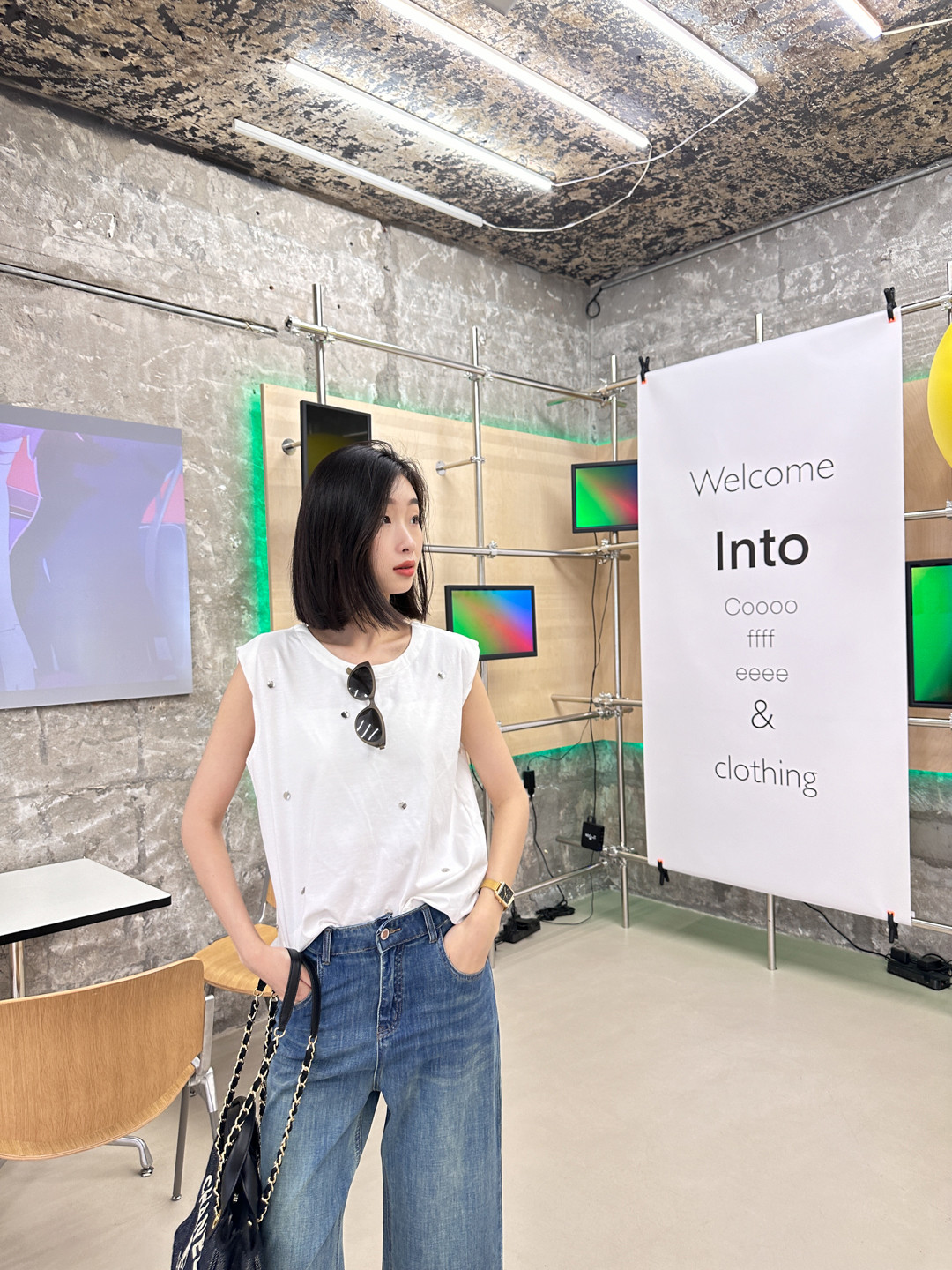 沈阳市沈河区文化路万达广场白月女装店