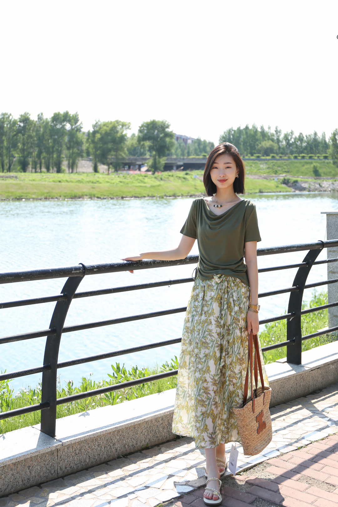 松江鹿都国际商业广场WHITEMOON白月女装