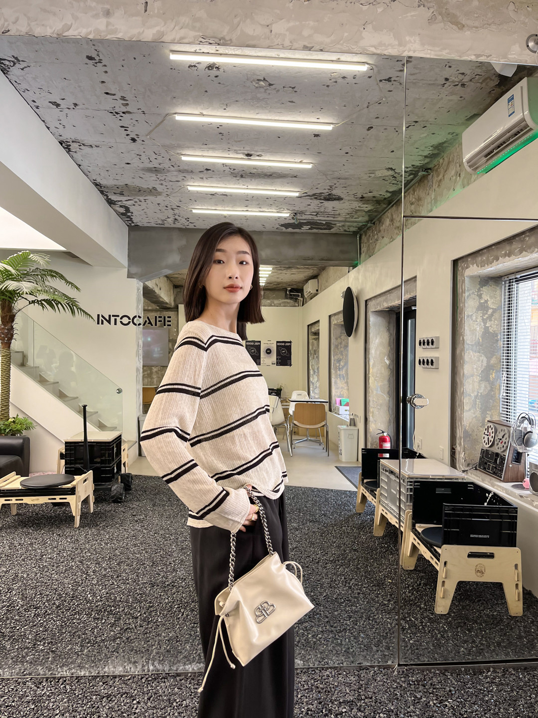 沈阳市沈河区文化路万达广场白月女装店