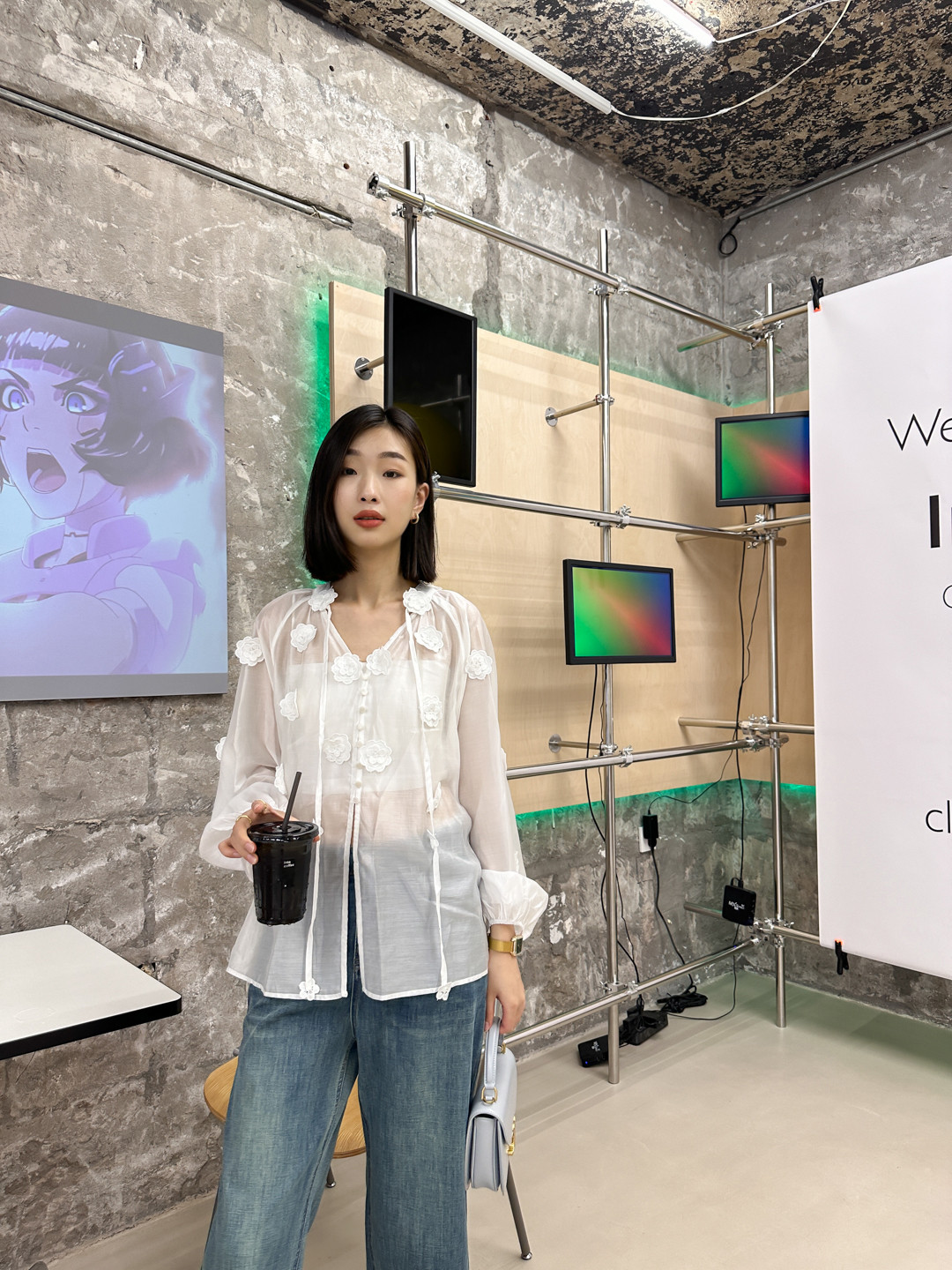 沈阳市沈河区文化路万达广场白月女装店