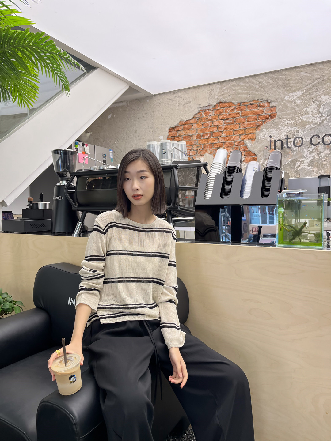 沈阳市沈河区文化路万达广场白月女装店