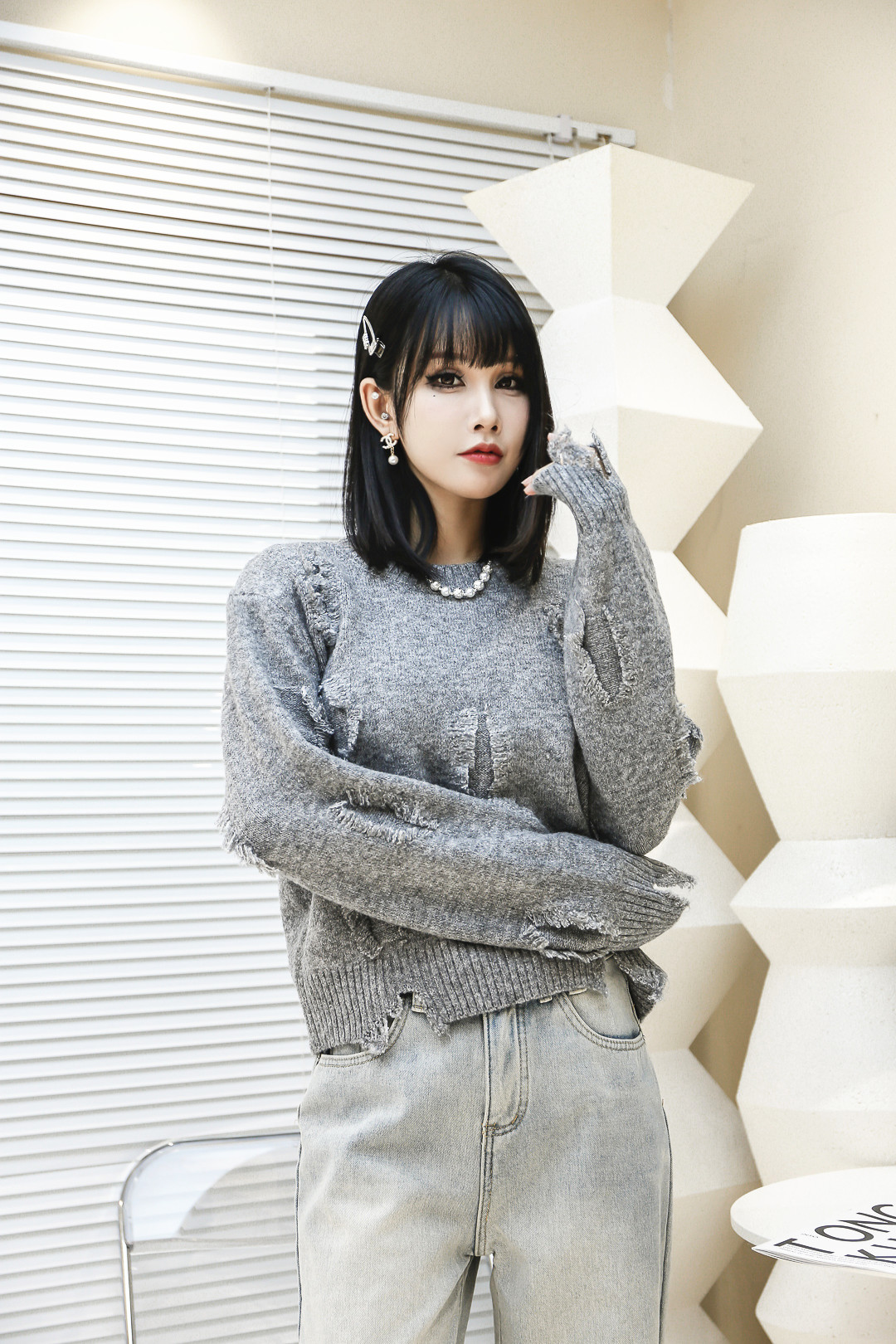 THOUSAND CITY的冬季新款时尚女装，为你呈现羽绒服、牛仔裤与毛织衫的完美搭配