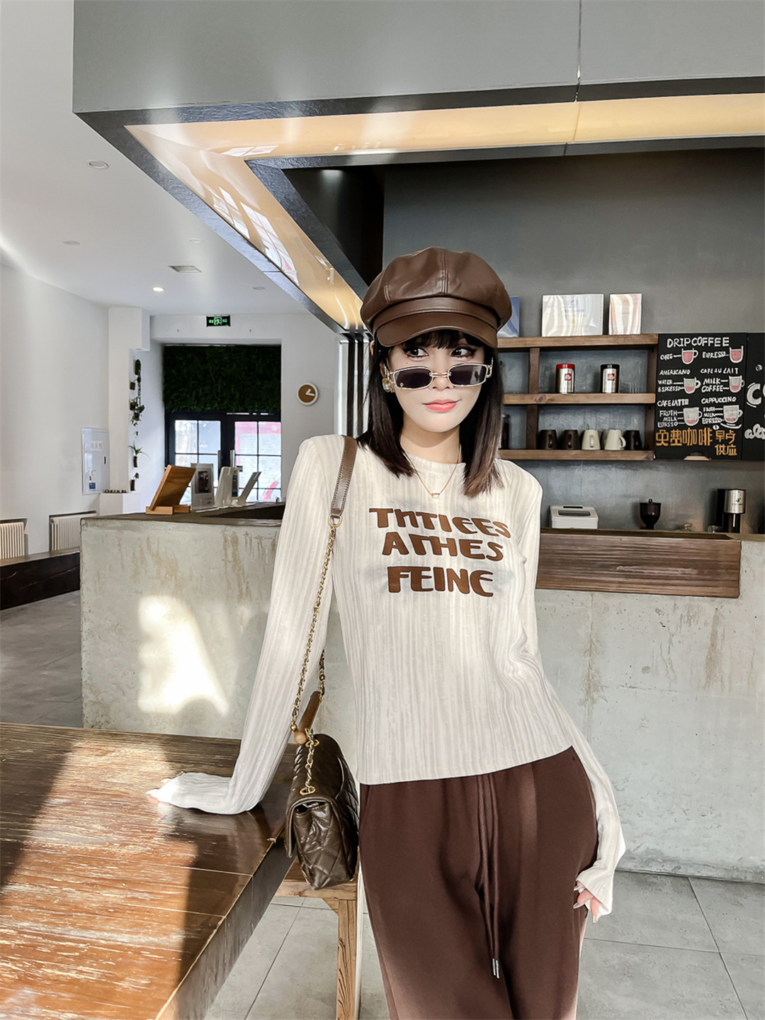 寒冷的冬季带来色彩斑斓的时尚千城女装的风采