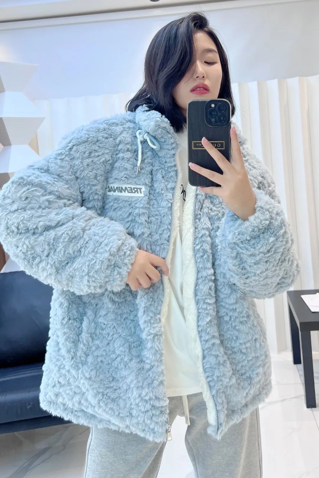 立冬穿搭时尚女神需要潮流设计的新款羽绒服内搭轻柔温暧的新款打底衫保暧