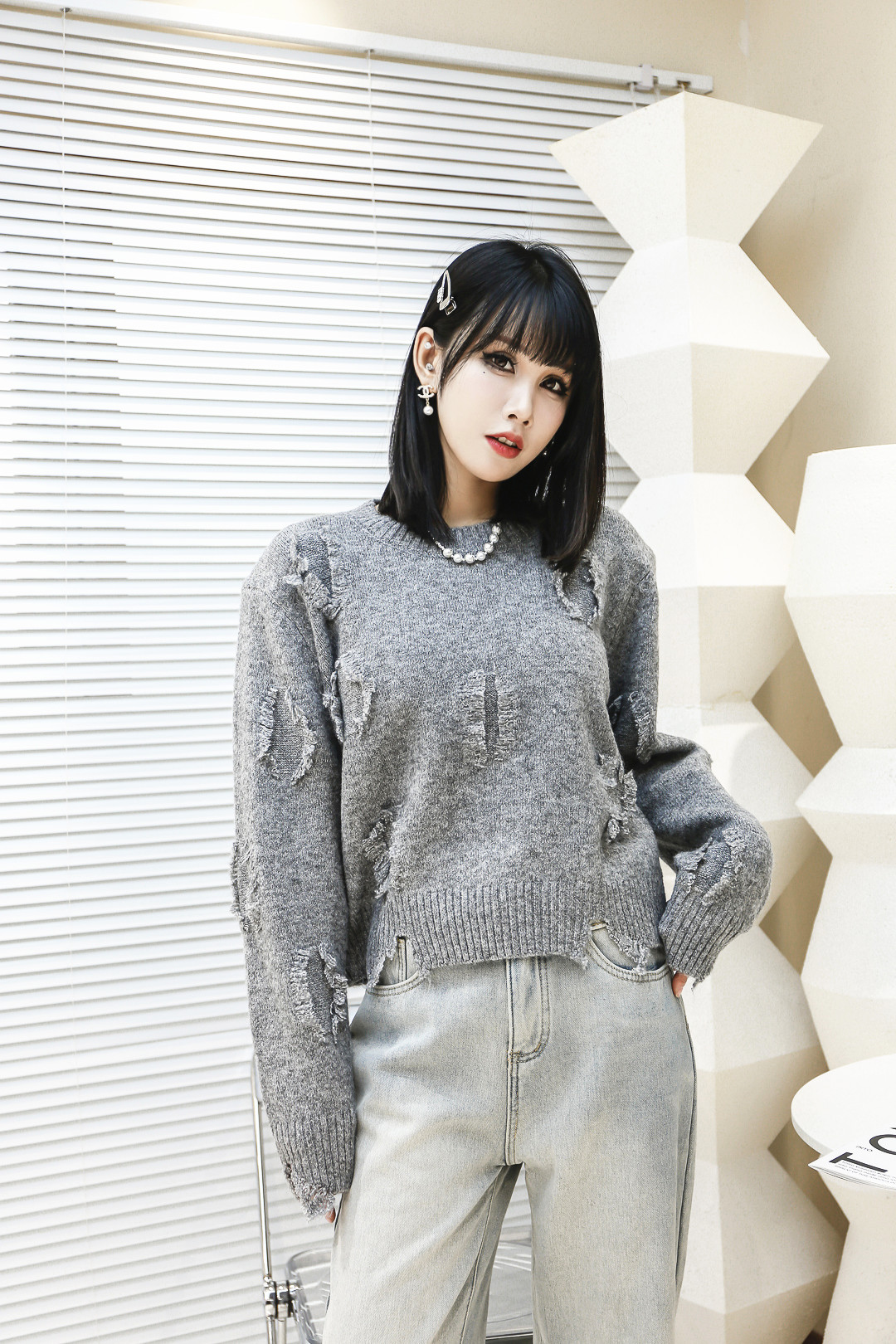 THOUSAND CITY的冬季新款时尚女装，为你呈现羽绒服、牛仔裤与毛织衫的完美搭配