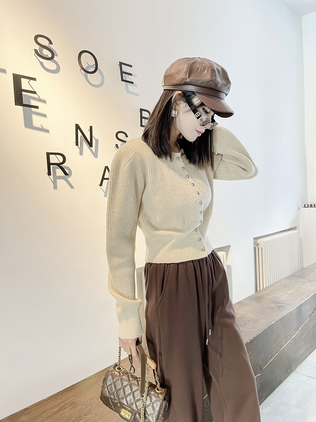 寒冷的冬季带来色彩斑斓的时尚千城女装的风采