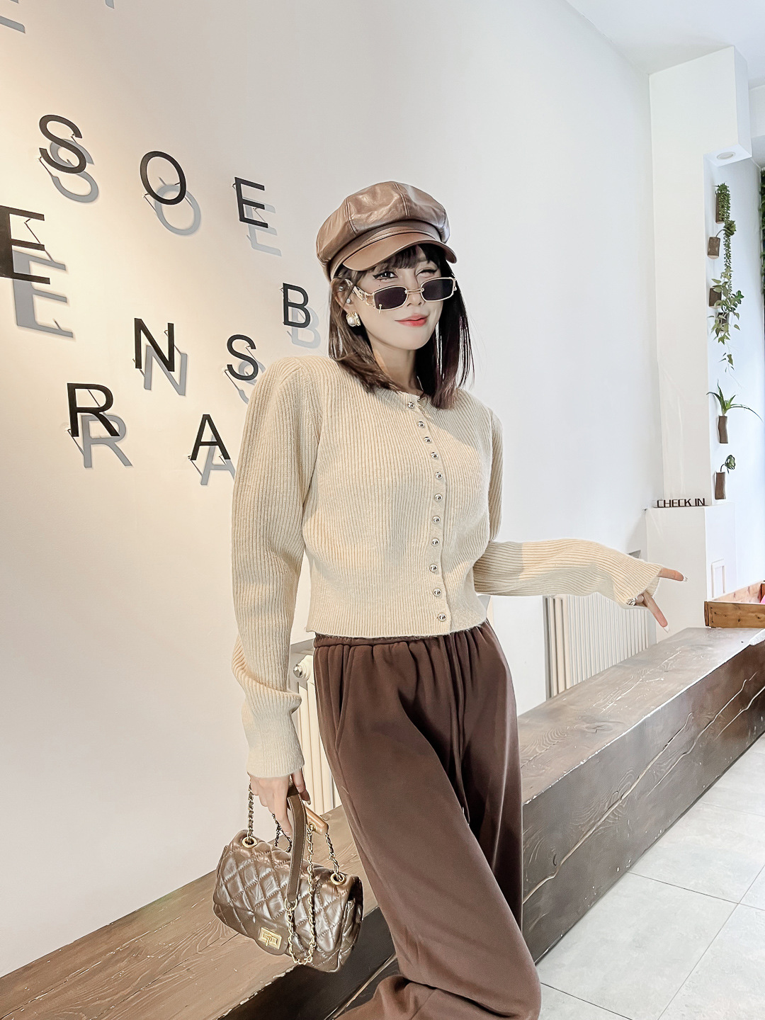 寒冷的冬季带来色彩斑斓的时尚千城女装的风采