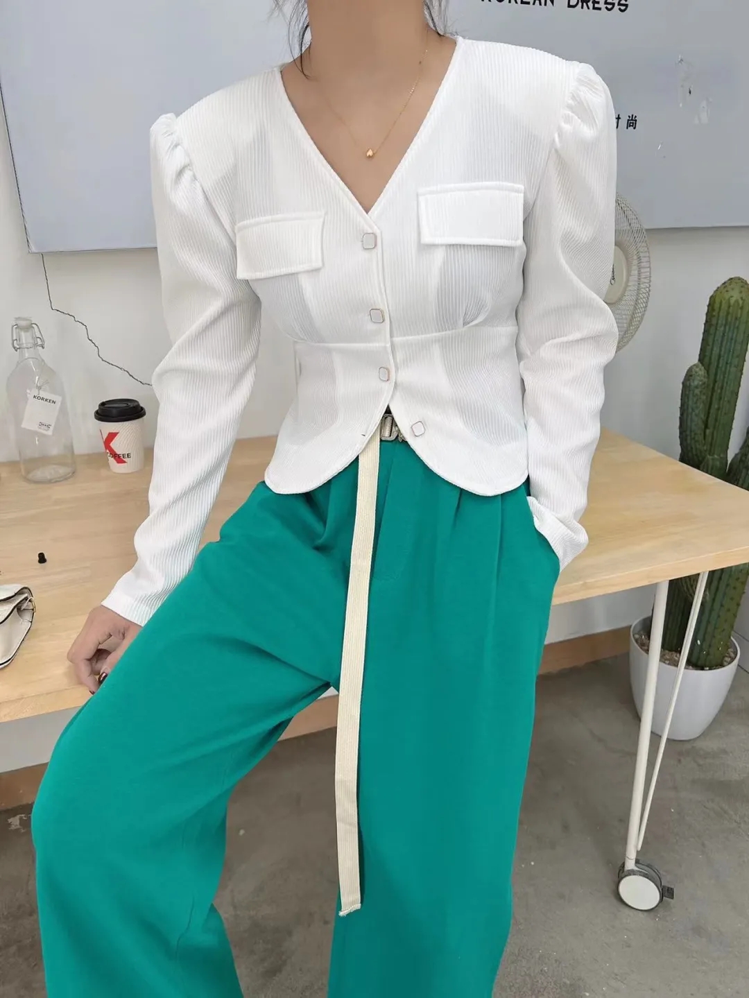 2022年早春系列新品时尚女装花样清新 别致新颖让你诗意盎然！