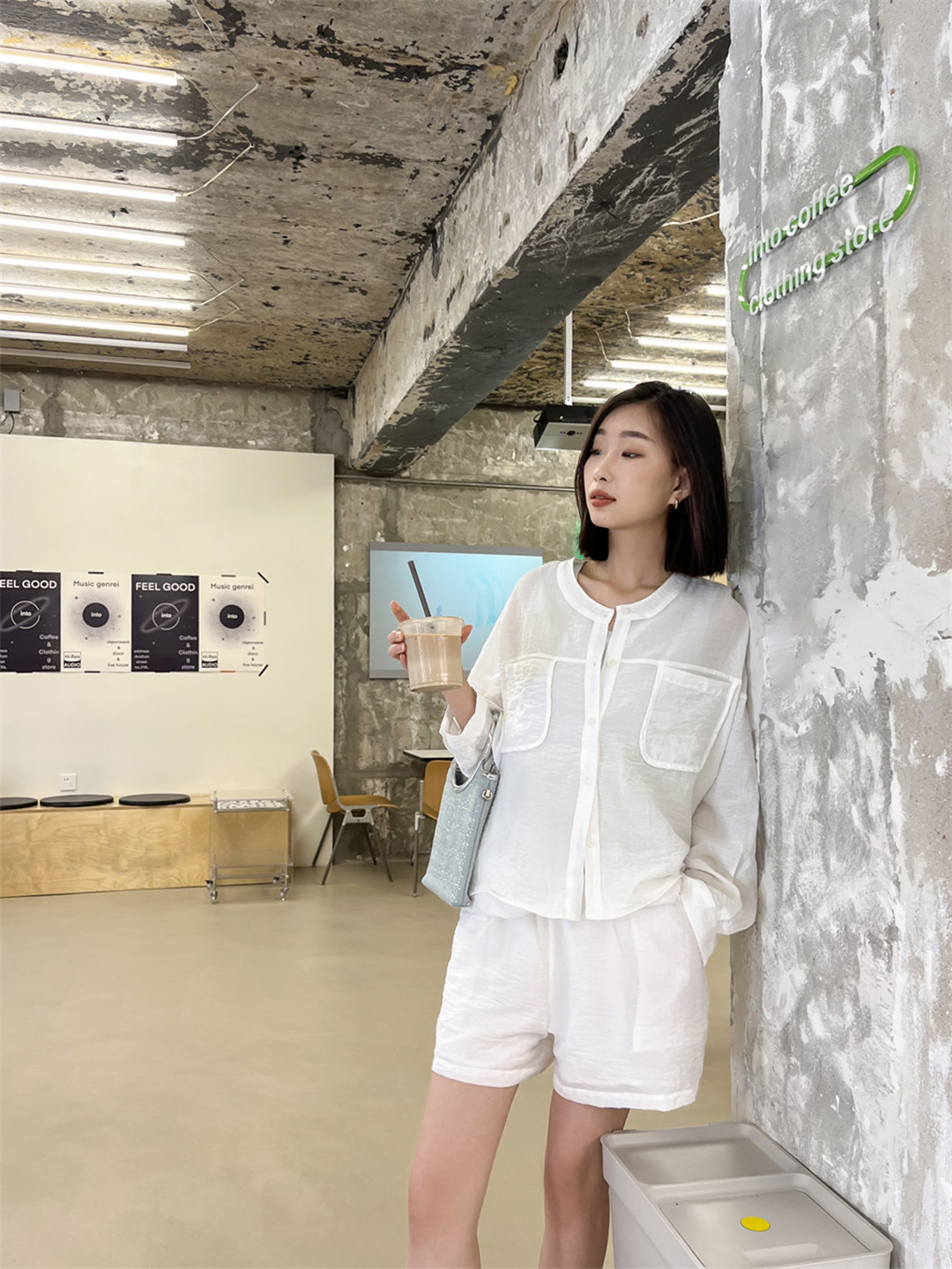 沈阳市沈河区文化路万达广场白月女装店