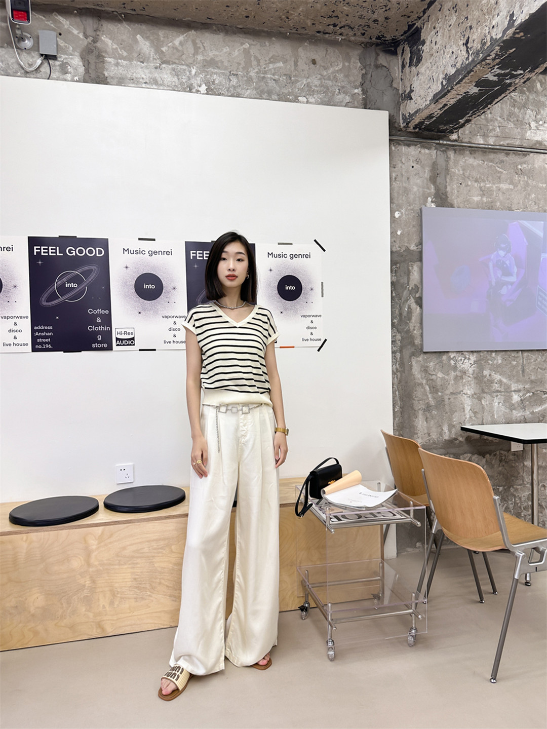 沈阳市沈河区文化路万达广场白月女装店