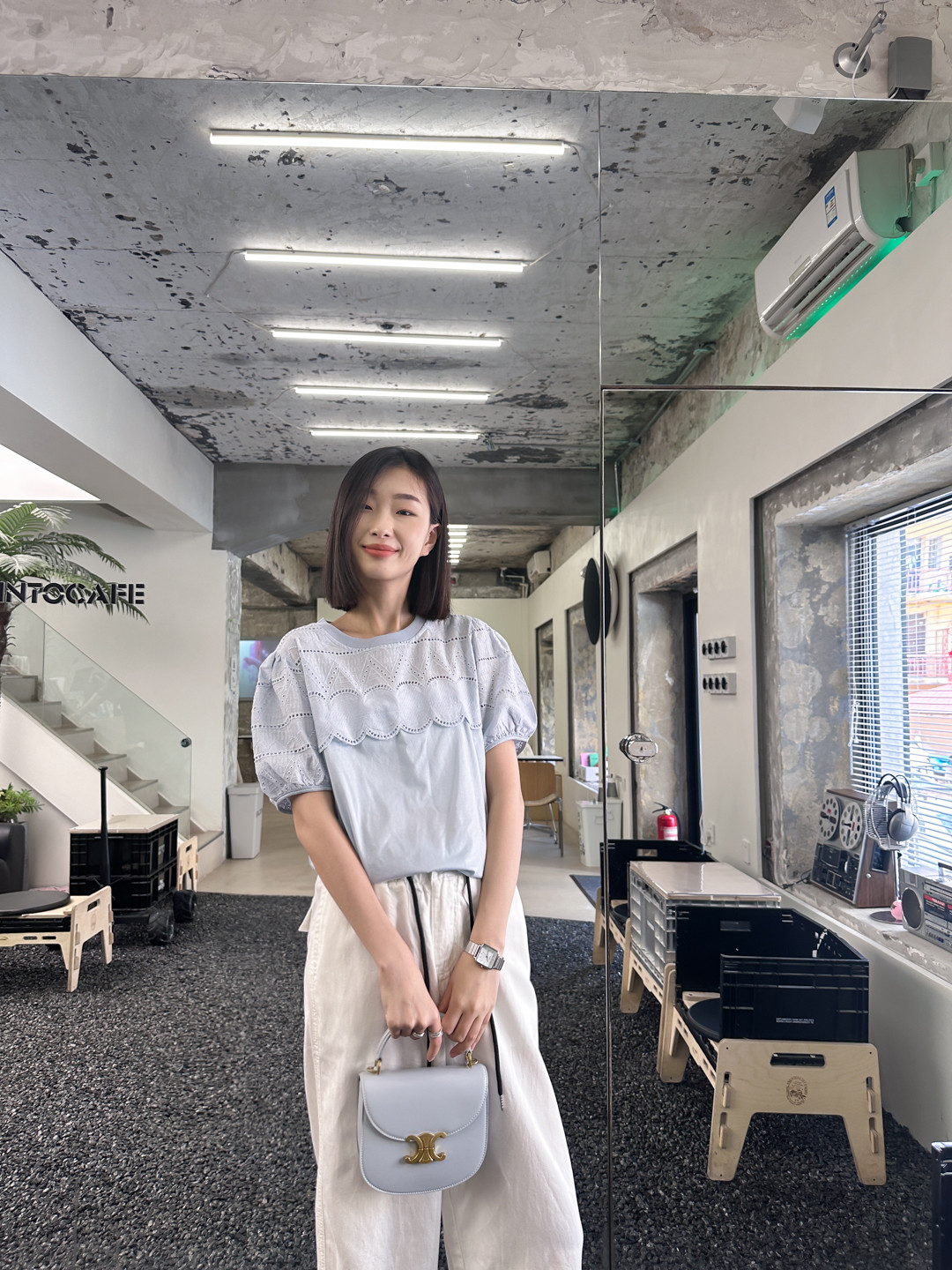 沈阳市沈河区文化路万达广场白月女装店