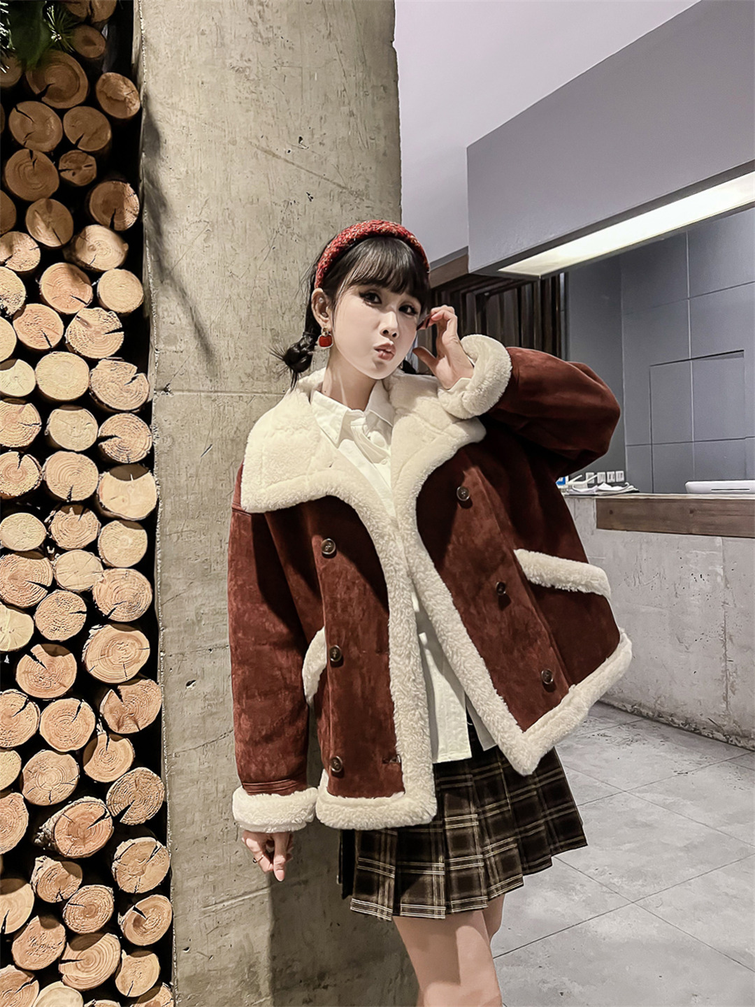 千城女装走秀展现都市女性的优雅与魅力