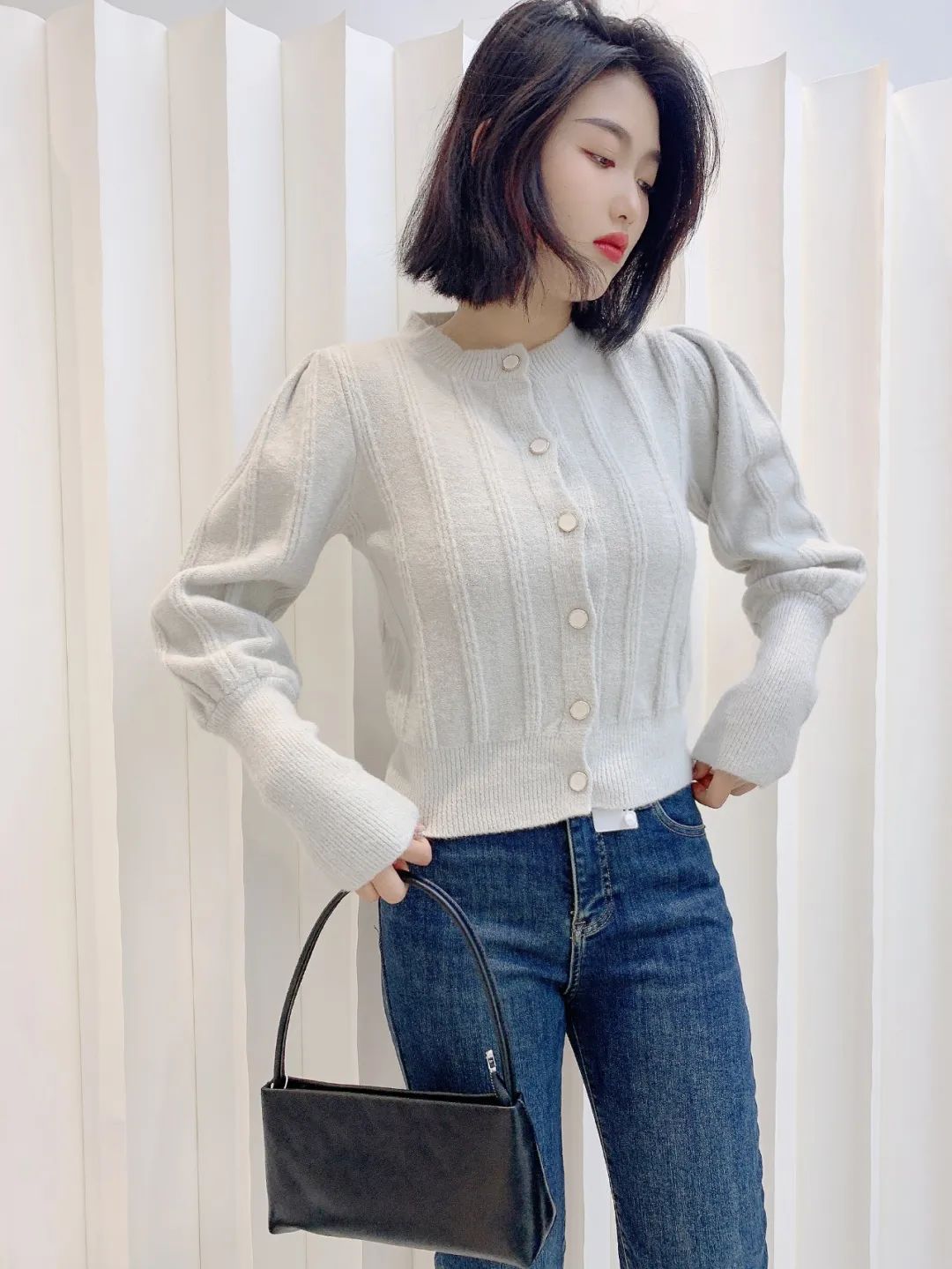 立冬穿搭时尚女神需要潮流设计的新款羽绒服内搭轻柔温暧的新款打底衫保暧