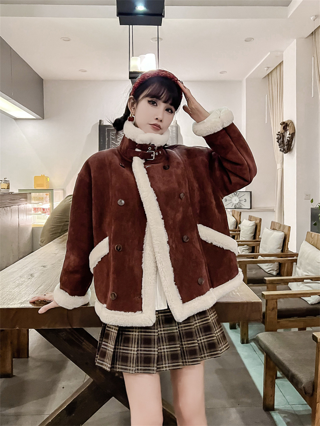 千城女装走秀展现都市女性的优雅与魅力