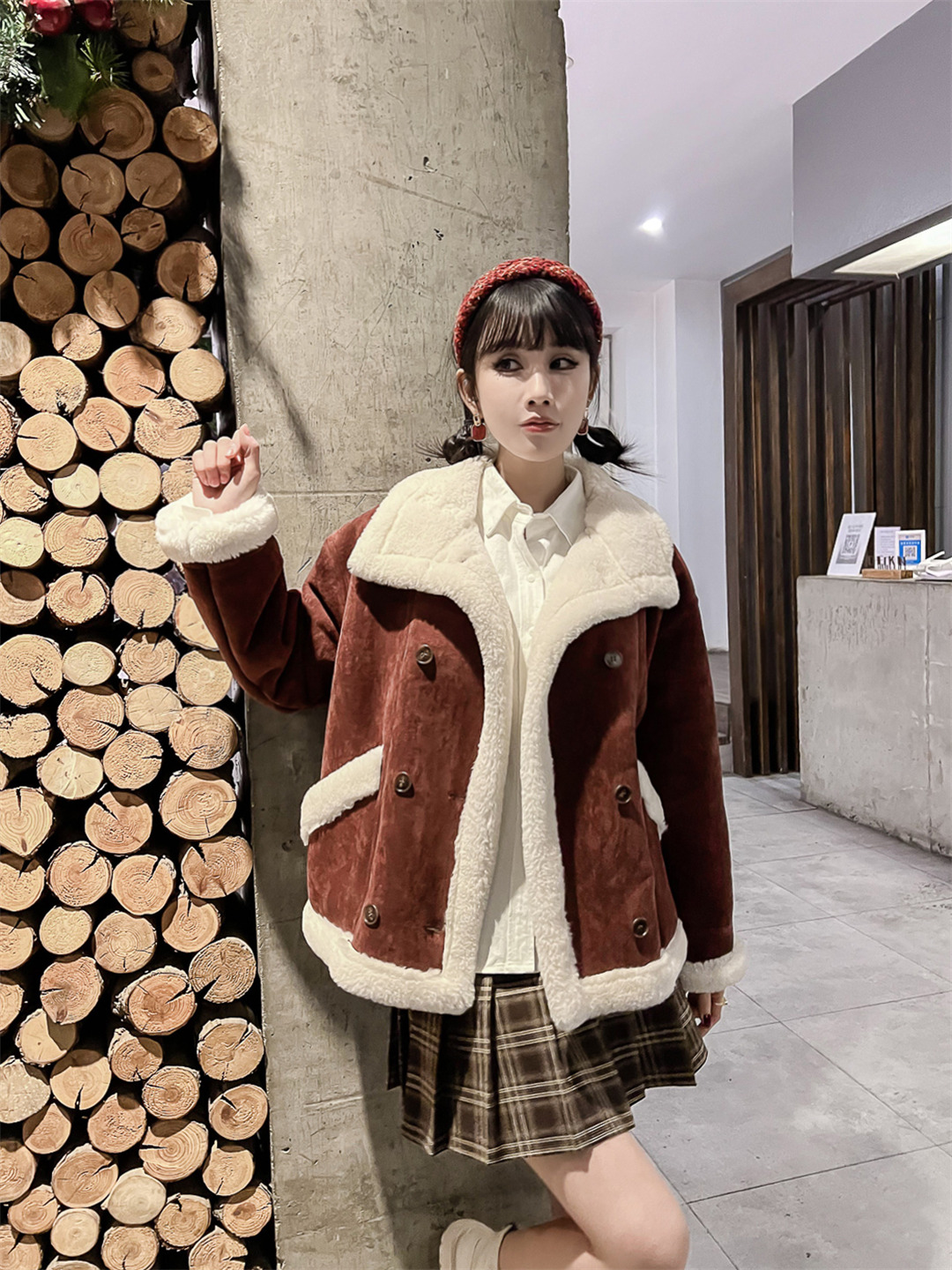 千城女装走秀展现都市女性的优雅与魅力