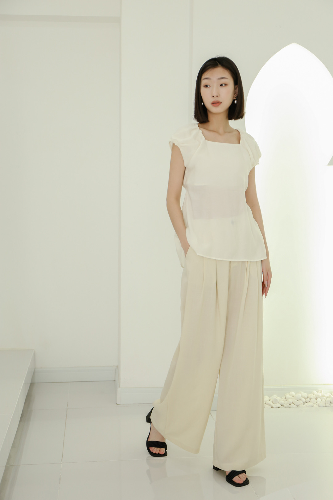 佳木斯市同江市通江街安捷小区白月女装